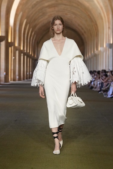 الريف الفرنسي بلمسات معاصرة في مجموعة Jacquemus ربيع 2026